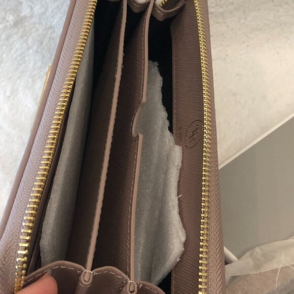 NWOT TR Large Women's Continental Custom Graved Wallet with Box - Picture 7 of 12